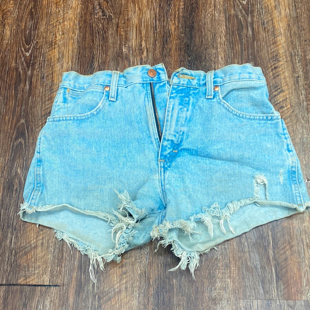 Wrangler denim high waisted shorts size 28 light wash frayed cut offs